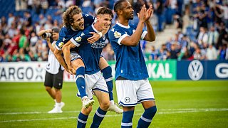 Arminia Bielefeld schlägt Hannover 96 mit 2:0.