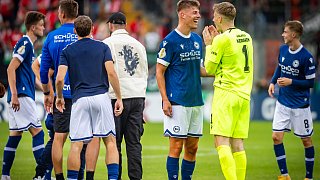 Arminia Bielefeld schlägt Hannover 96 mit 2:0.