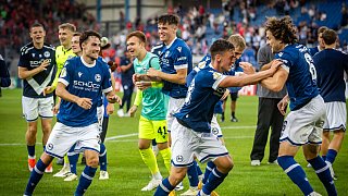 Arminia Bielefeld schlägt Hannover 96 mit 2:0.