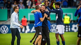 Arminia Bielefeld schlägt Hannover 96 mit 2:0.