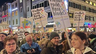 Über 25.000 Menschen bei Großdemo auf dem Bielefelder Jahnplatz