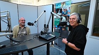 Pater Lohre im Podcaststudio