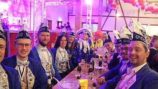 Willebadessen: Volles Haus beim Büttenabend in Peckelsheim