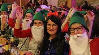 Willebadessen: Volles Haus beim Büttenabend in Peckelsheim