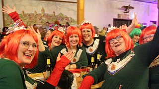 Willebadessen: Volles Haus beim Büttenabend in Peckelsheim