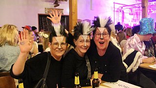 Willebadessen: Volles Haus beim Büttenabend in Peckelsheim