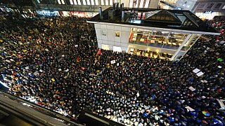 Über 25.000 Menschen sind in Bielefeld auf dem Jahnplatz zusammen gekommen, um gegen Rechtsextremismus zu demonstrieren.