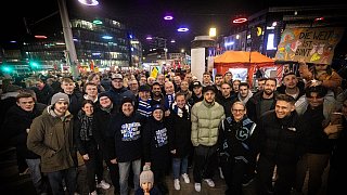Über 25.000 Menschen sind in Bielefeld auf dem Jahnplatz zusammen gekommen, um gegen Rechtsextremismus zu demonstrieren.