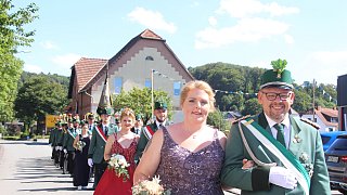 Bad Driburg: Glanzvolles Schützenfest in Neuenheerse