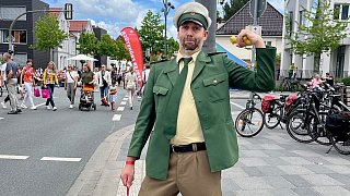 Künstler beim Kaffee-Klatsch in der Bielefelder Altstadt