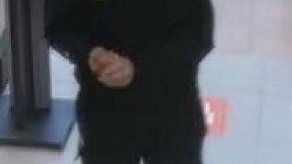 Öffentlichkeitsfahndung: Wer erkennt die fünf mutmaßlichen Parfümdiebe?