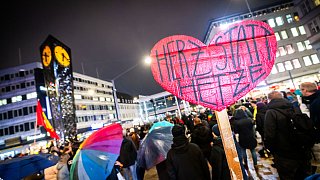 Bielefelder demonstrieren erneut gegen Rechtsextremisten