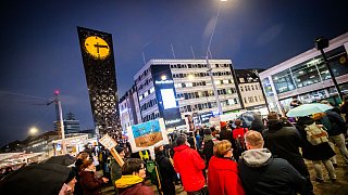 Bielefelder demonstrieren erneut gegen Rechtsextremisten