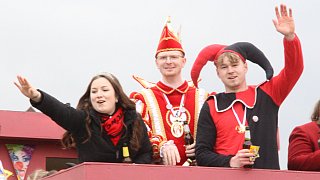 Willebadessen: Tausende Karnevalisten feiern in Peckelsheim den Rosenmontagsumzug