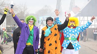 Willebadessen: Tausende Karnevalisten feiern in Peckelsheim den Rosenmontagsumzug
