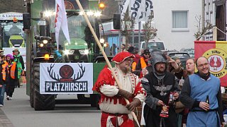 Willebadessen: Tausende Karnevalisten feiern in Peckelsheim den Rosenmontagsumzug