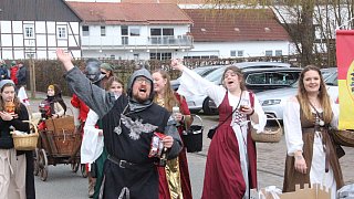Willebadessen: Tausende Karnevalisten feiern in Peckelsheim den Rosenmontagsumzug