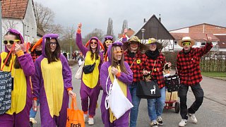 Willebadessen: Tausende Karnevalisten feiern in Peckelsheim den Rosenmontagsumzug