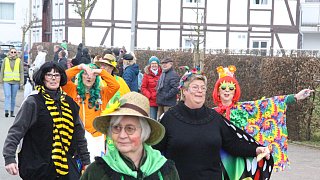 Willebadessen: Tausende Karnevalisten feiern in Peckelsheim den Rosenmontagsumzug