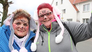 Willebadessen: Tausende Karnevalisten feiern in Peckelsheim den Rosenmontagsumzug