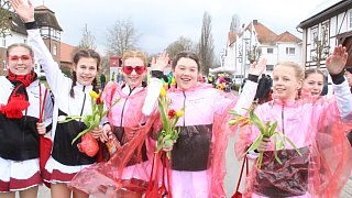 Willebadessen: Tausende Karnevalisten feiern in Peckelsheim den Rosenmontagsumzug