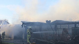 Mehrere Garagen in Eichholz niedergebrannt