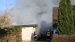 Mehrere Garagen in Eichholz niedergebrannt