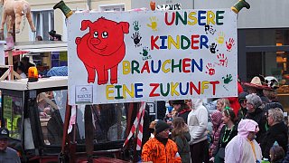 Nieheim: Rosenmontagszug