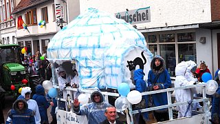 Nieheim: Rosenmontagszug