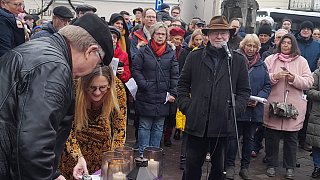 Warburg: Weihnachtssingen der Erd-Charta-Ideenwerkstatt (ECI) auf dem Neustadt-Marktplatz