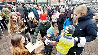 Warburg: Weihnachtssingen der Erd-Charta-Ideenwerkstatt (ECI) auf dem Neustadt-Marktplatz