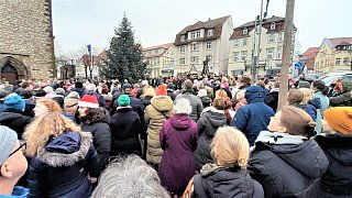Warburg: Weihnachtssingen der Erd-Charta-Ideenwerkstatt (ECI) auf dem Neustadt-Marktplatz