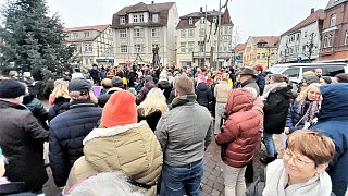 Warburg: Weihnachtssingen der Erd-Charta-Ideenwerkstatt (ECI) auf dem Neustadt-Marktplatz