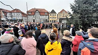 Warburg: Weihnachtssingen der Erd-Charta-Ideenwerkstatt (ECI) auf dem Neustadt-Marktplatz