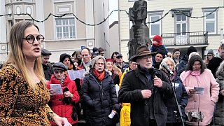 Warburg: Weihnachtssingen der Erd-Charta-Ideenwerkstatt (ECI) auf dem Neustadt-Marktplatz