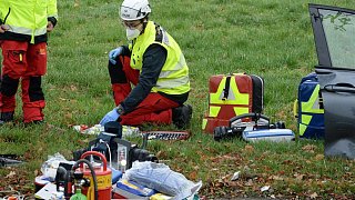 Junge Männer werden bei Unfall lebensgefährlich verletzt