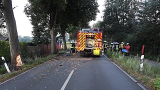 Autofahrerin wird bei Unfall eingeklemmt