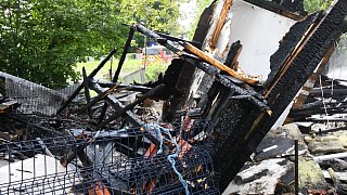 Stall für Hühner und Enten brennt in Gütersloh