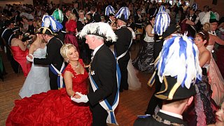 Warburg: Die Warburger Schützen und Regenten feiern beim Stadtschützenfest in Calenberg ihr Stadtschützenkönigspaar Rainer und Bärbel Schnückel