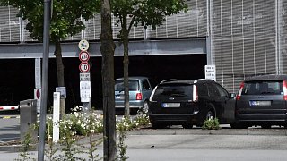 PETA-Aktivisten demonstrieren vor dem Fleischwerk Tönnies in Rheda