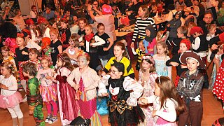 Brakel: Carsten Reineke und Anna Tölle als Kinderprinzenpaar in Brakel feierlich proklamiert