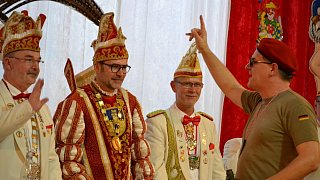 Bad Driburg: Närrische Herrensitzung der KG Rot-Weiße Garde