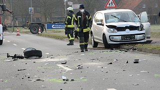 Schloß Holte-Stukenbrock: Zwei Schwerverletzte bei Frontalzusammenstoß