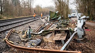 ICE stößt in Hamburg mit Sattelzug zusammen