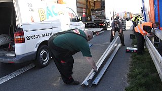Lkw-Unfall blockiert A33 bei Steinhagen