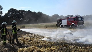 Stoppelfeldbrand in Niehorst