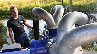 Fischesterben in der Ems: THW pumpt Wasser aus dem Fluss