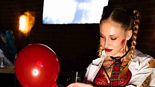Horrorparty im Ringlokschuppen: Clowns, Untote und Dämonen feiern bis spät in die Nacht.