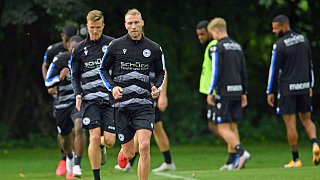 Das erste Arminia-Training mit Neuzugang Mike van der Hoorn