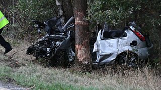 Zwei junge Männer sterben bei schweren Unfall in Greffen